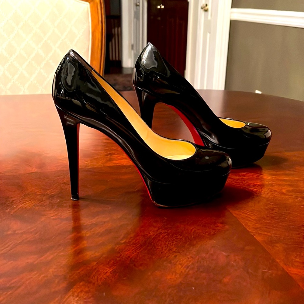 Christian Louboutin Daffodile Black Patent pumps Size 39 - excellent condition!!